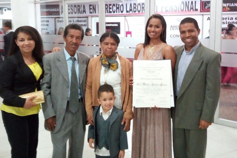 Luz Marina feiert ihren Abschluss als Agraringenieurin